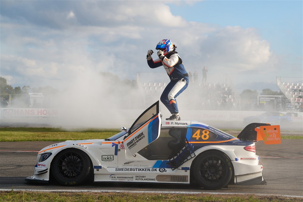 Gennem hele sæsonen har Frederik Nymark (48) og Ole Petersen (97) kæmpet om føringen i Selected Car Group Super GT.
(Foto: Stumpphoto)